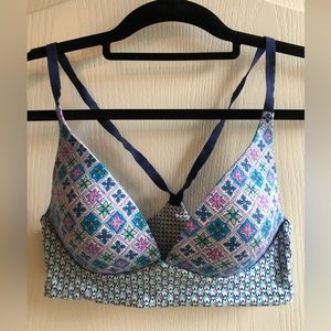 Victoria’s Secret Lightly Lined Plunge racerback bra, 32C, wireless, blue
